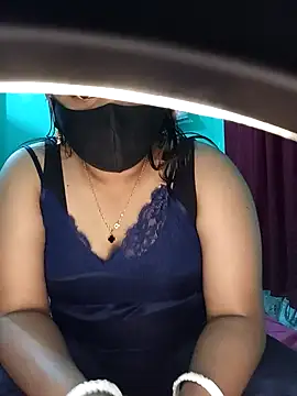 Snapshot of priya2098 chatting on 02/05/26, 01:18 priya2098 online show from 02/05/26, 01:18