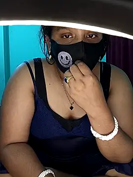 Snapshot of priya2098 chatting on 02/13/26, 01:33 priya2098 online show from 02/13/26, 01:33