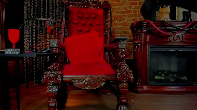 Snapshot of MoniqueResse chatting on 12/19/25, 03:03 MoniqueResse online show from 12/19/25, 03:03