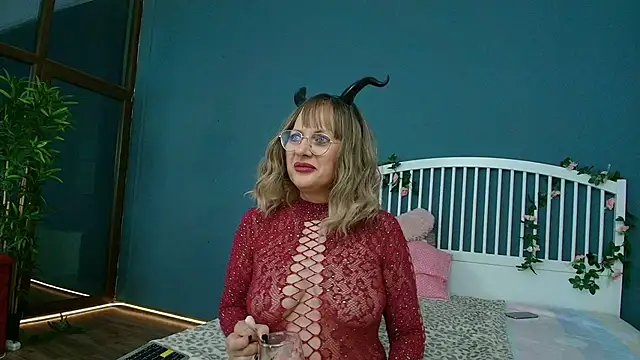 Snapshot of Cougar_Milff chatting on 06/14/26, 07:59 Cougar Milff online show from 06/14/26, 07:59