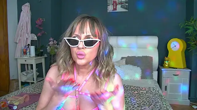 Cougar Milff online show from 05/17/26, 03:56