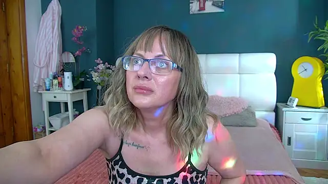 Cougar Milff online show from 04/07/26, 02:30