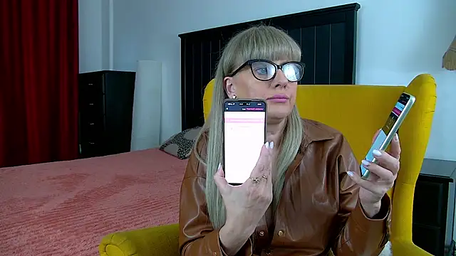 Cougar Milff online show from 11/28/25, 01:33