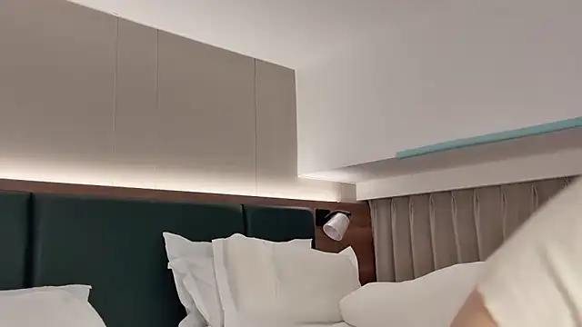 wanou33669 online show from 12/19/25, 12:18