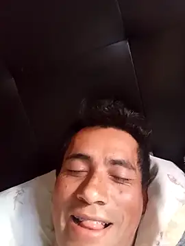 Snapshot of zeusdiosd chatting on 12/18/25, 01:04 zeusdiosd online show from 12/18/25, 01:04