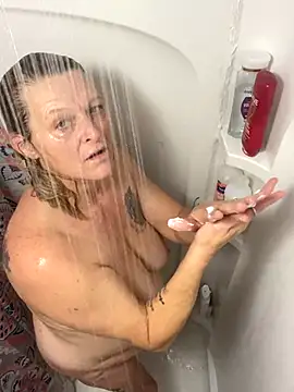 ladylinda2018 online show from 11/26/25, 03:23