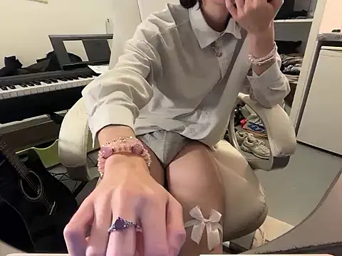 Snapshot of sam_in_transition chatting on 11/26/25, 01:44 sam in transition online show from 11/26/25, 01:44