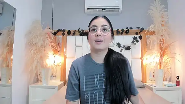 GabyJhons online show from 12/17/25, 06:13