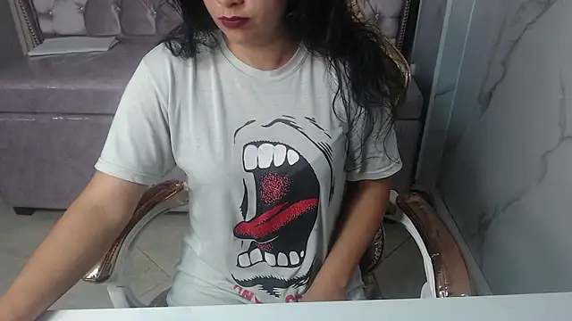 Snapshot of Evangeline_b chatting on 11/28/25, 01:00 Evangeline b online show from 11/28/25, 01:00