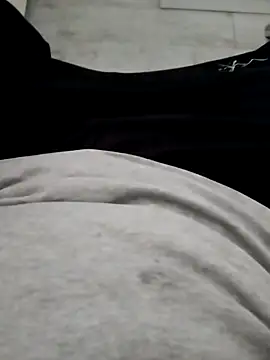 erdestruttor18 online show from 12/03/25, 01:43