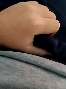 erdestruttor18 online show from 11/29/25, 08:25