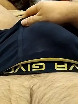 erdestruttor18 online show from 01/07/26, 10:42