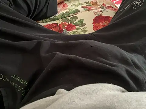 erdestruttor18 online show from 02/26/26, 07:52