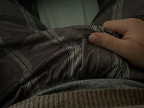 erdestruttor18 online show from 02/04/26, 10:21