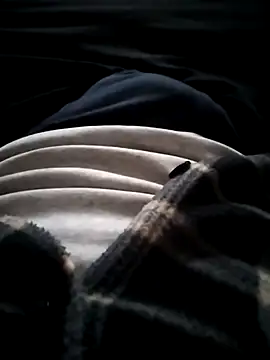 erdestruttor18 online show from 12/05/25, 12:59