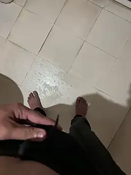 Snapshot of your_playboy_00 chatting on 11/27/25, 02:28 your playboy 00 online show from 11/27/25, 02:28