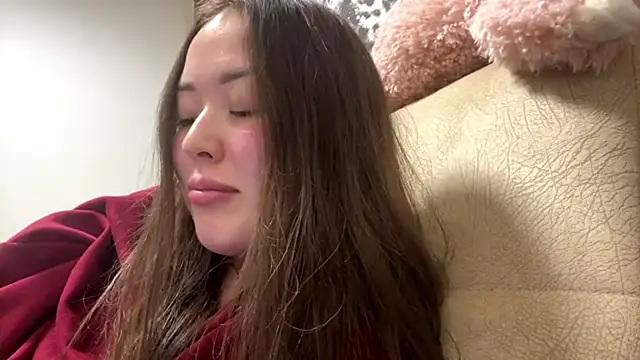 Snapshot of CurietHana1 chatting on 12/05/25, 03:32 CurietHana1 online show from 12/05/25, 03:32