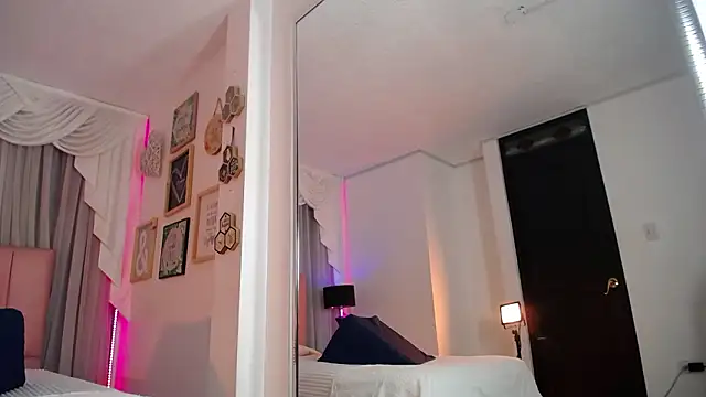 IsabelleDaza online show from 02/26/26, 12:05