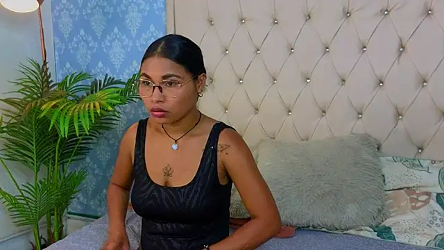 Miaa Collinss online show from 11/28/25, 08:31