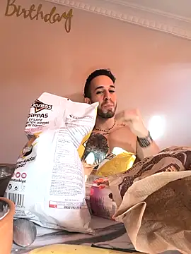 Snapshot of hazarcannn chatting on 02/23/26, 12:28 hazarcannn online show from 02/23/26, 12:28