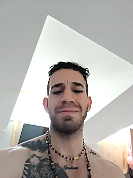 Snapshot of hazarcannn chatting on 02/15/26, 01:32 hazarcannn online show from 02/15/26, 01:32