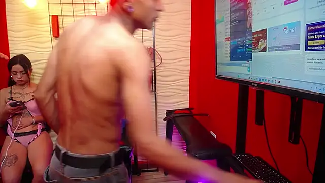 Snapshot of Isa_n_Jack chatting on 12/19/25, 03:32 Isa n Jack online show from 12/19/25, 03:32