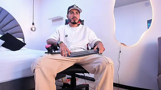 Snapshot of MatthewCullen chatting on 02/21/26, 09:39 MatthewCullen online show from 02/21/26, 09:39