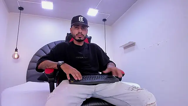 Snapshot of MatthewCullen chatting on 02/05/26, 07:43 MatthewCullen online show from 02/05/26, 07:43