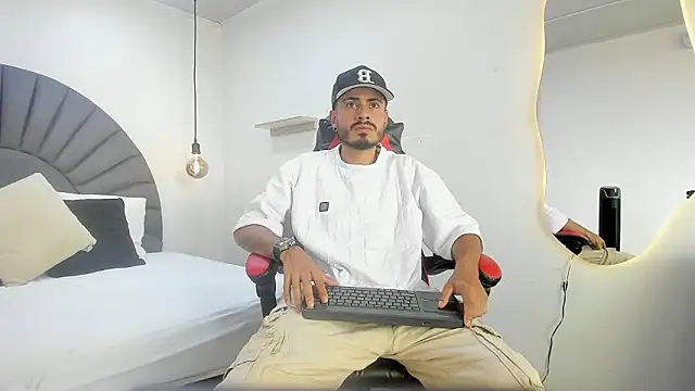 Snapshot of MatthewCullen chatting on 02/08/26, 07:44 MatthewCullen online show from 02/08/26, 07:44