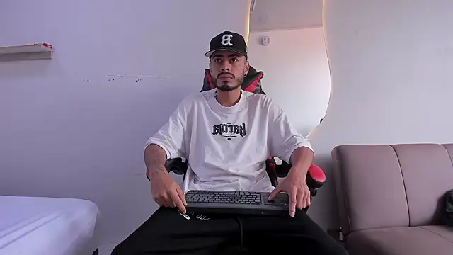 Snapshot of MatthewCullen chatting on 02/02/26, 08:41 MatthewCullen online show from 02/02/26, 08:41