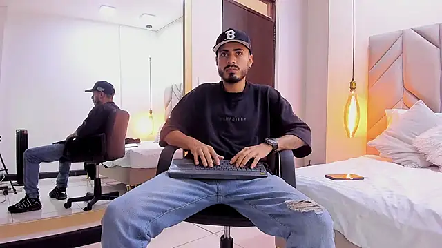 Snapshot of MatthewCullen chatting on 02/25/26, 06:41 MatthewCullen online show from 02/25/26, 06:41