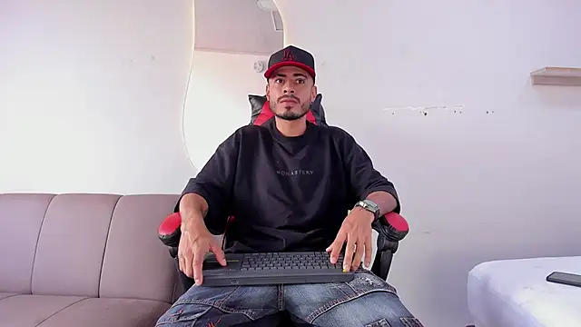 Snapshot of MatthewCullen chatting on 01/17/26, 08:12 MatthewCullen online show from 01/17/26, 08:12