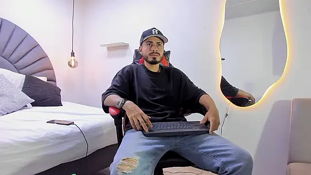 Snapshot of MatthewCullen chatting on 02/25/26, 04:34 MatthewCullen online show from 02/25/26, 04:34