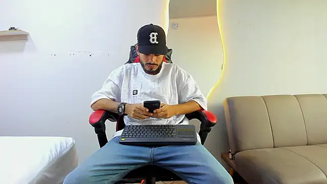 Snapshot of MatthewCullen chatting on 02/06/26, 08:38 MatthewCullen online show from 02/06/26, 08:38