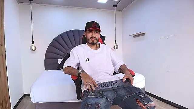 Snapshot of MatthewCullen chatting on 02/10/26, 06:40 MatthewCullen online show from 02/10/26, 06:40