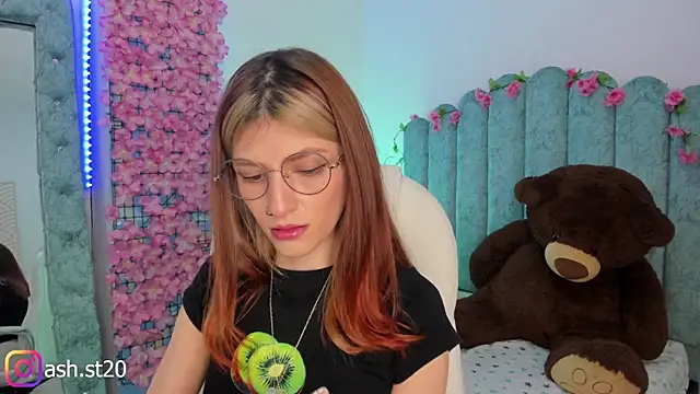 Ash 20  online show from 12/19/25, 03:14