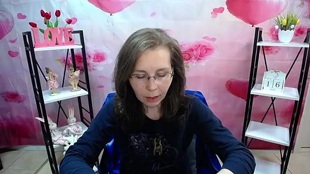 Snapshot of DaisyEdit chatting on 05/16/26, 05:17 DaisyEdit online show from 05/16/26, 05:17