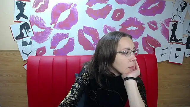 Snapshot of DaisyEdit chatting on 12/05/25, 06:12 DaisyEdit online show from 12/05/25, 06:12