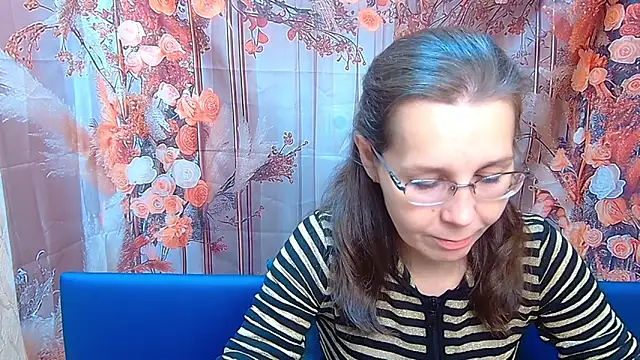 Snapshot of DaisyEdit chatting on 11/30/25, 06:14 DaisyEdit online show from 11/30/25, 06:14