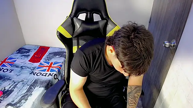 Snapshot of d_moneyy_ chatting on 02/27/26, 03:40 d moneyy online show from 02/27/26, 03:40