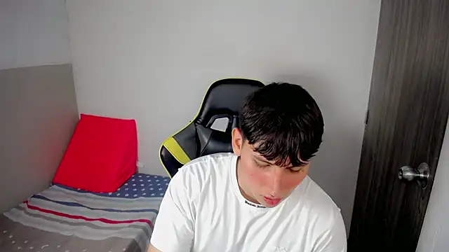 Snapshot of d_moneyy_ chatting on 02/23/26, 03:41 d moneyy online show from 02/23/26, 03:41