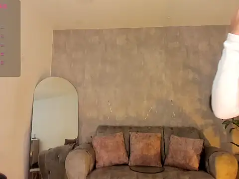 miacoopersx  online show from 11/29/25, 12:27