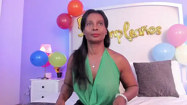 salome moon  online show from 01/16/26, 12:53