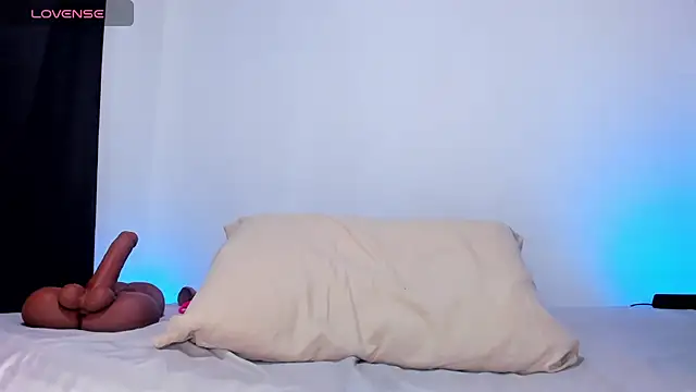 NahomiiAcosta online show from 02/09/26, 09:13