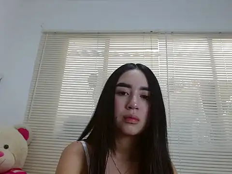 SiennaLorens online show from 12/19/25, 02:52