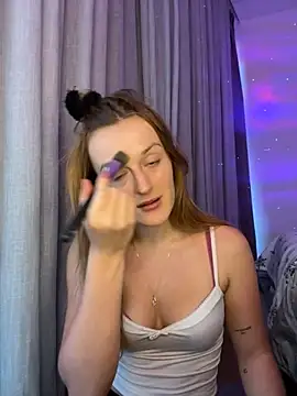 madlynginger online show from 11/28/25, 12:49