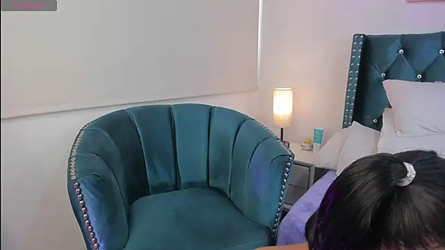 Snapshot of Valery_jame chatting on 12/17/25, 07:30 Valery jame online show from 12/17/25, 07:30