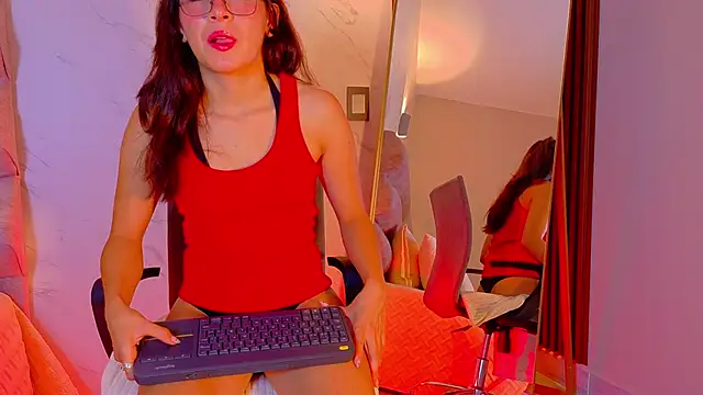 Mia Cullen online show from 12/18/25, 12:31