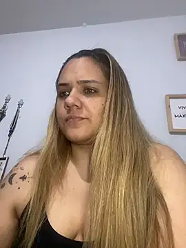 Snapshot of LoreinnFox chatting on 04/08/26, 03:52 LoreinnFox online show from 04/08/26, 03:52