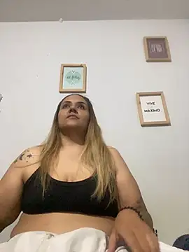 LoreinnFox online show from 04/25/26, 04:04